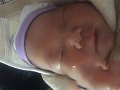 新生儿降临为万女士重新带来笑容